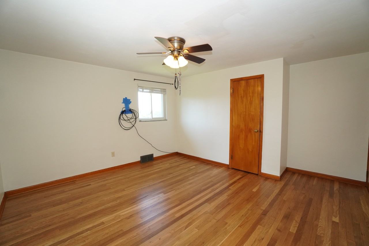 1092 Greentree Rd #1 - Photo 5 of 9