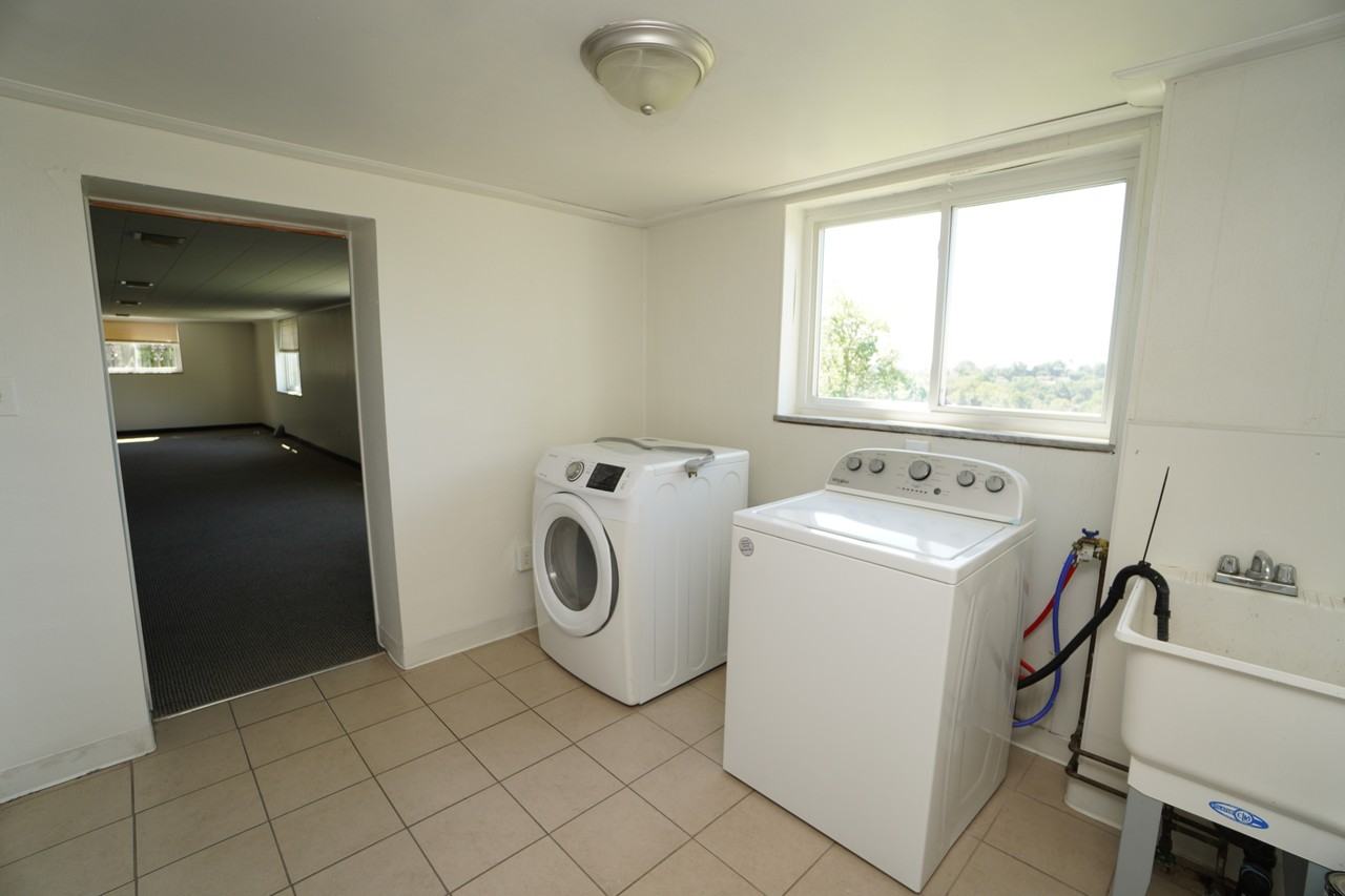 1092 Greentree Rd #1 - Photo 7 of 9