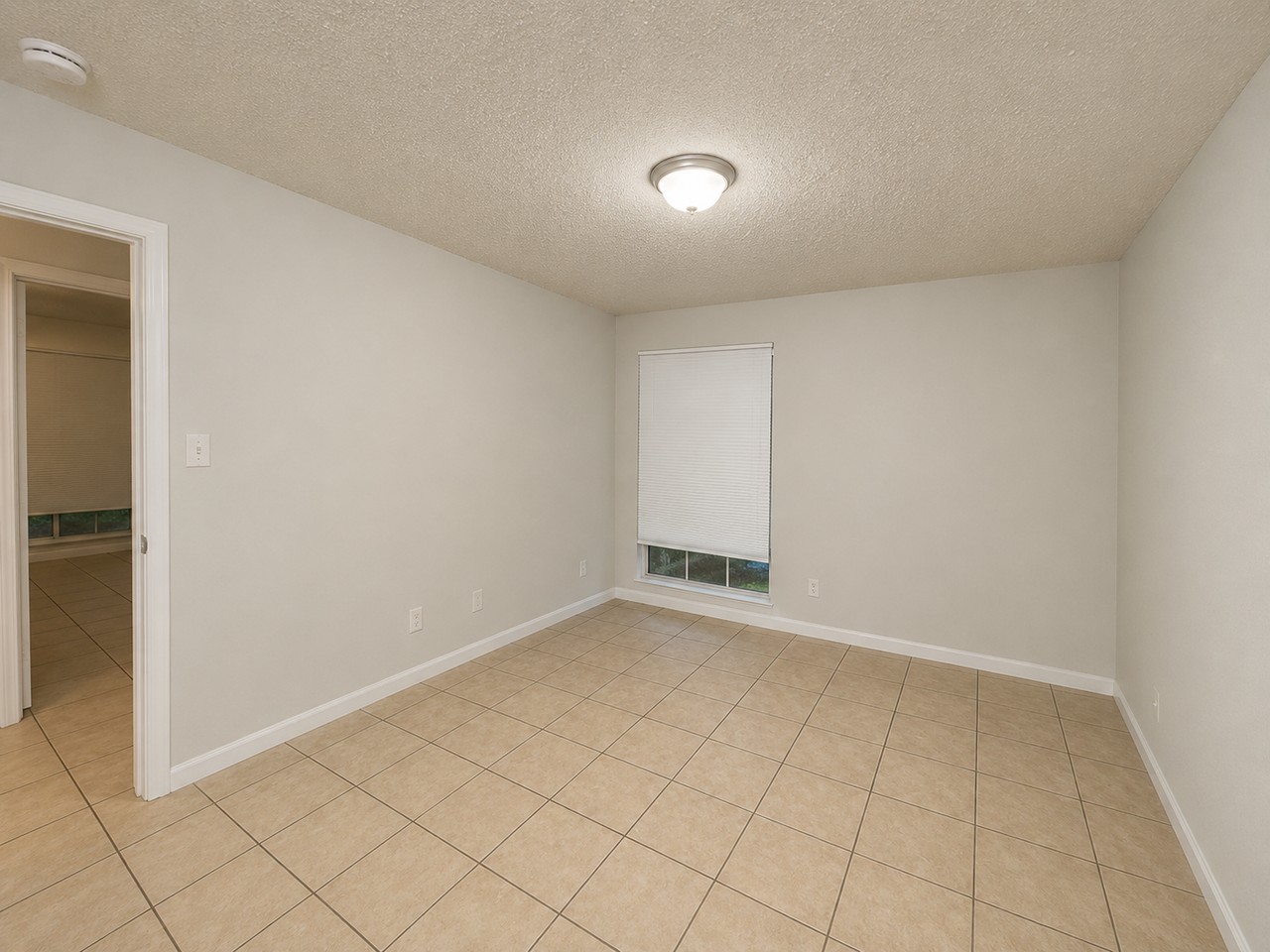 405 Wymore Rd - Photo 5 of 14