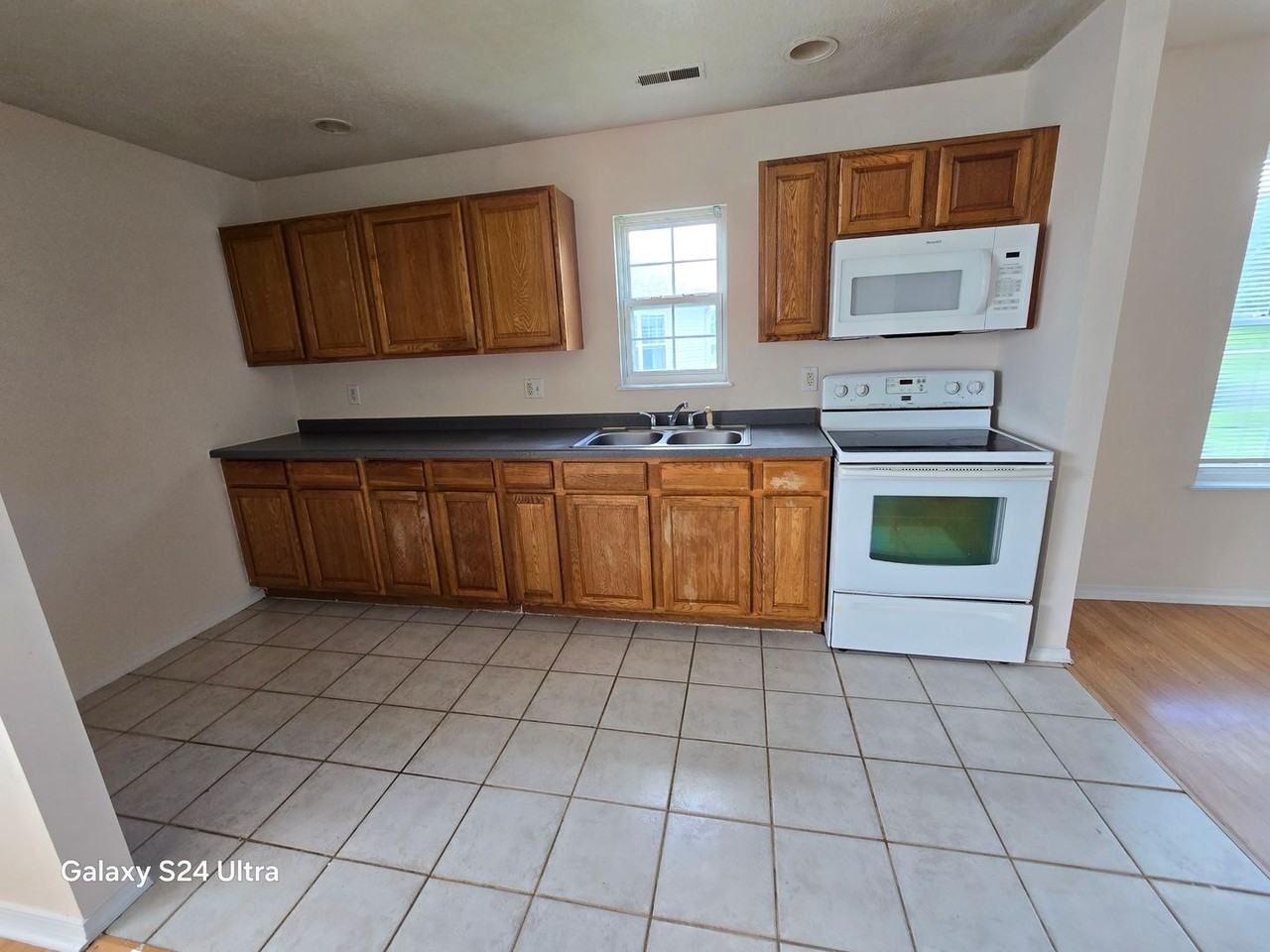 712 Connor St - Photo 2 of 15