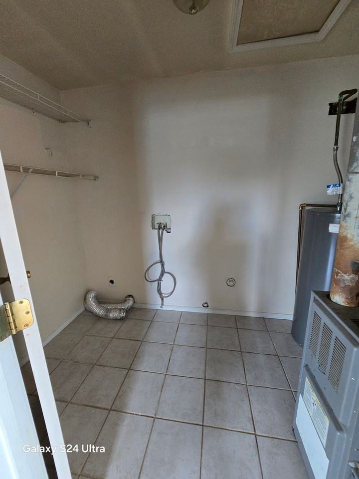 712 Connor St - Photo 3 of 15