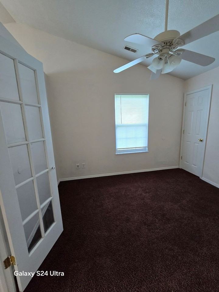 712 Connor St - Photo 6 of 15