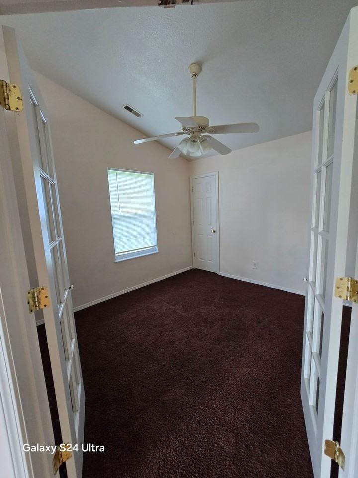 712 Connor St - Photo 7 of 15