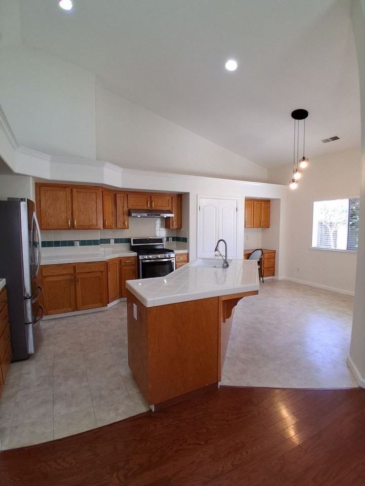 10374 N Sierra Vista Ave - Photo 4 of 29