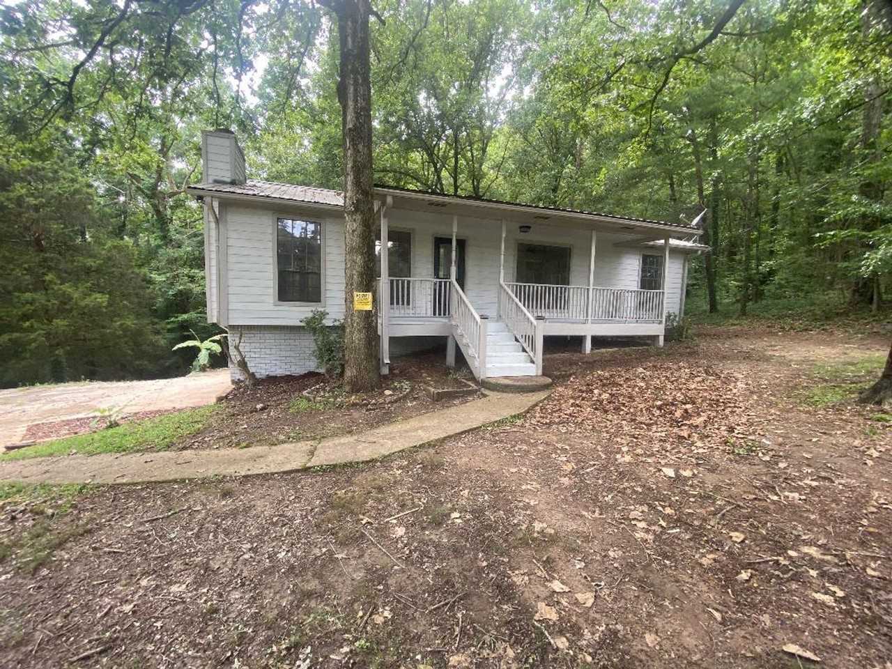 1305 Sun Cir - Photo 2 of 17