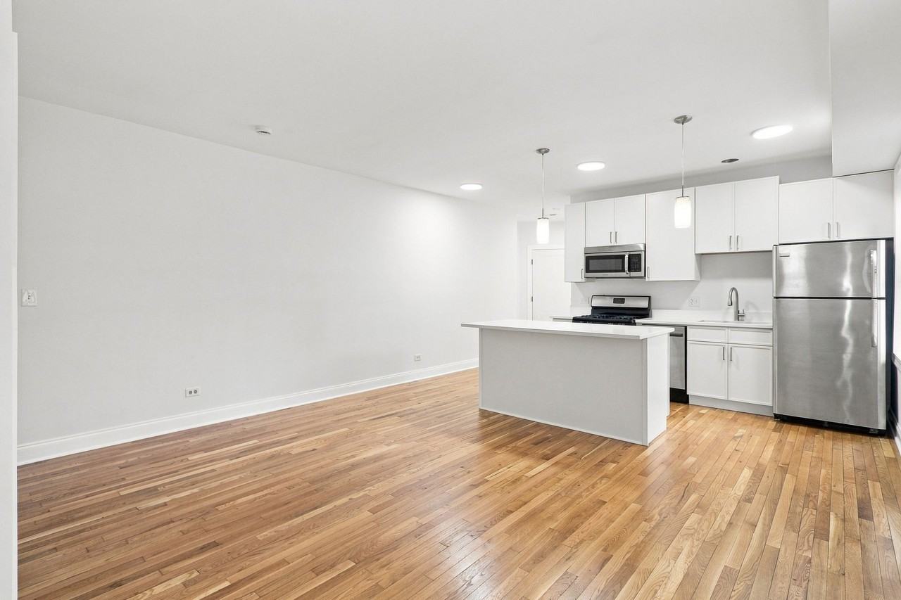 Square 37 Apartments - Photo 3 of 11