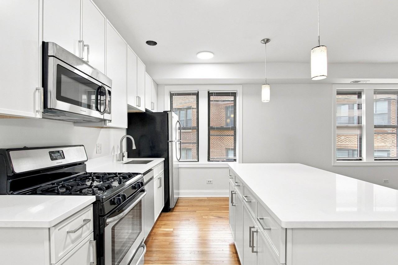 Square 37 Apartments - Photo 4 of 11