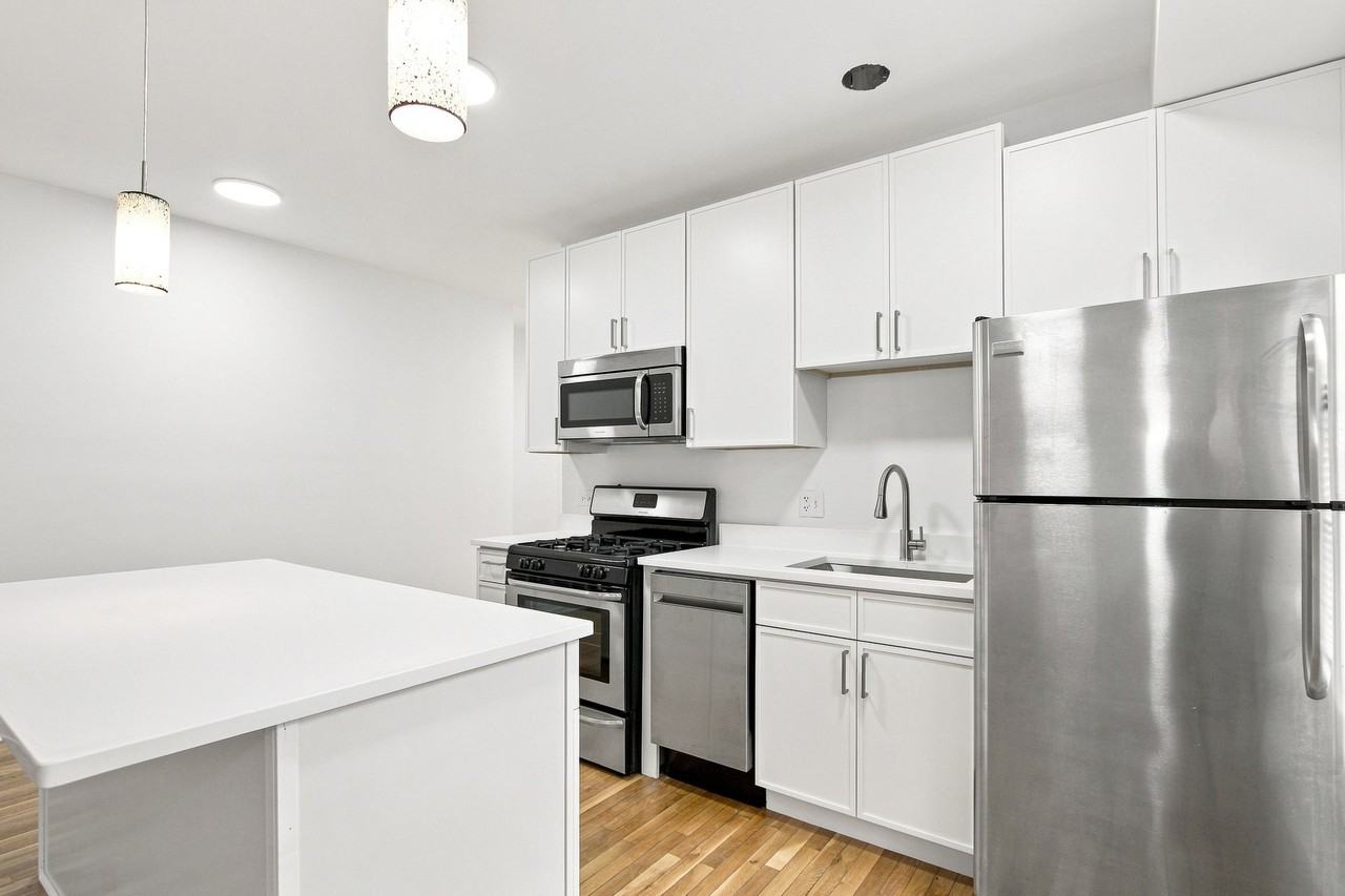 Square 37 Apartments - Photo 5 of 11