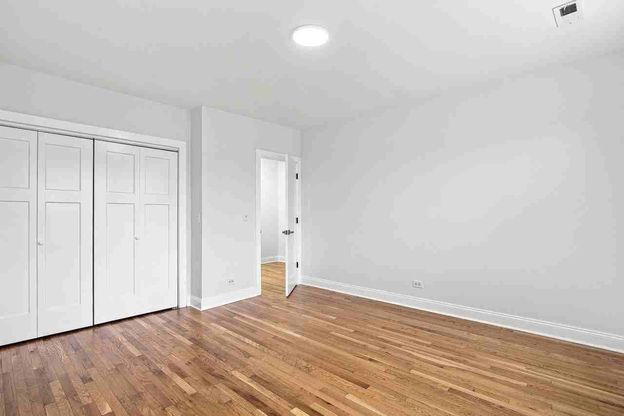 Square 37 Apartments - Photo 7 of 11