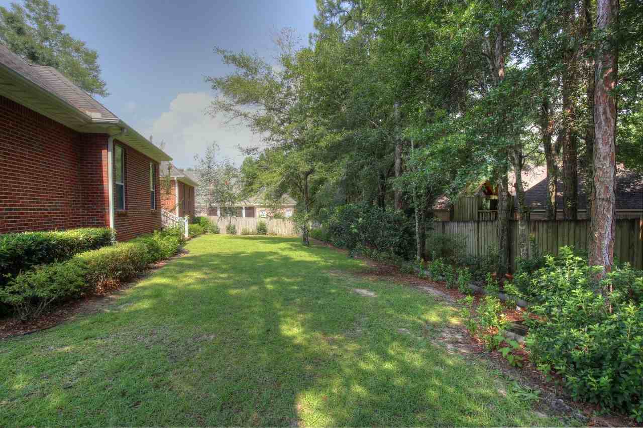 212 North Cir - Photo 2 of 6