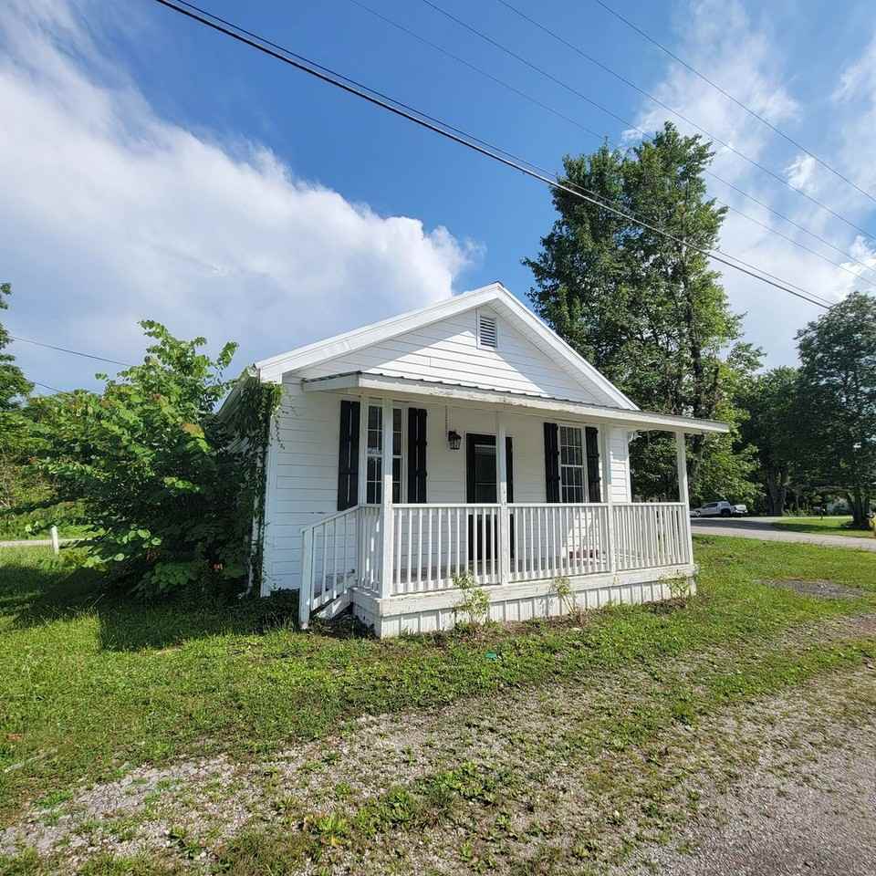 9156 Crossville Hwy - Photo 2 of 17