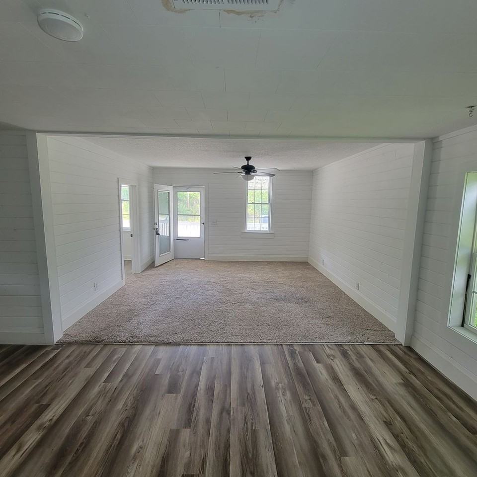 9156 Crossville Hwy - Photo 4 of 17