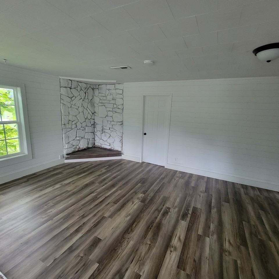 9156 Crossville Hwy - Photo 5 of 17