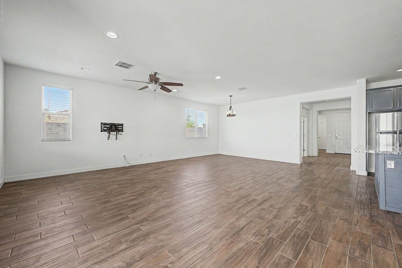 18222 W Via Montoya Dr - Photo 4 of 40