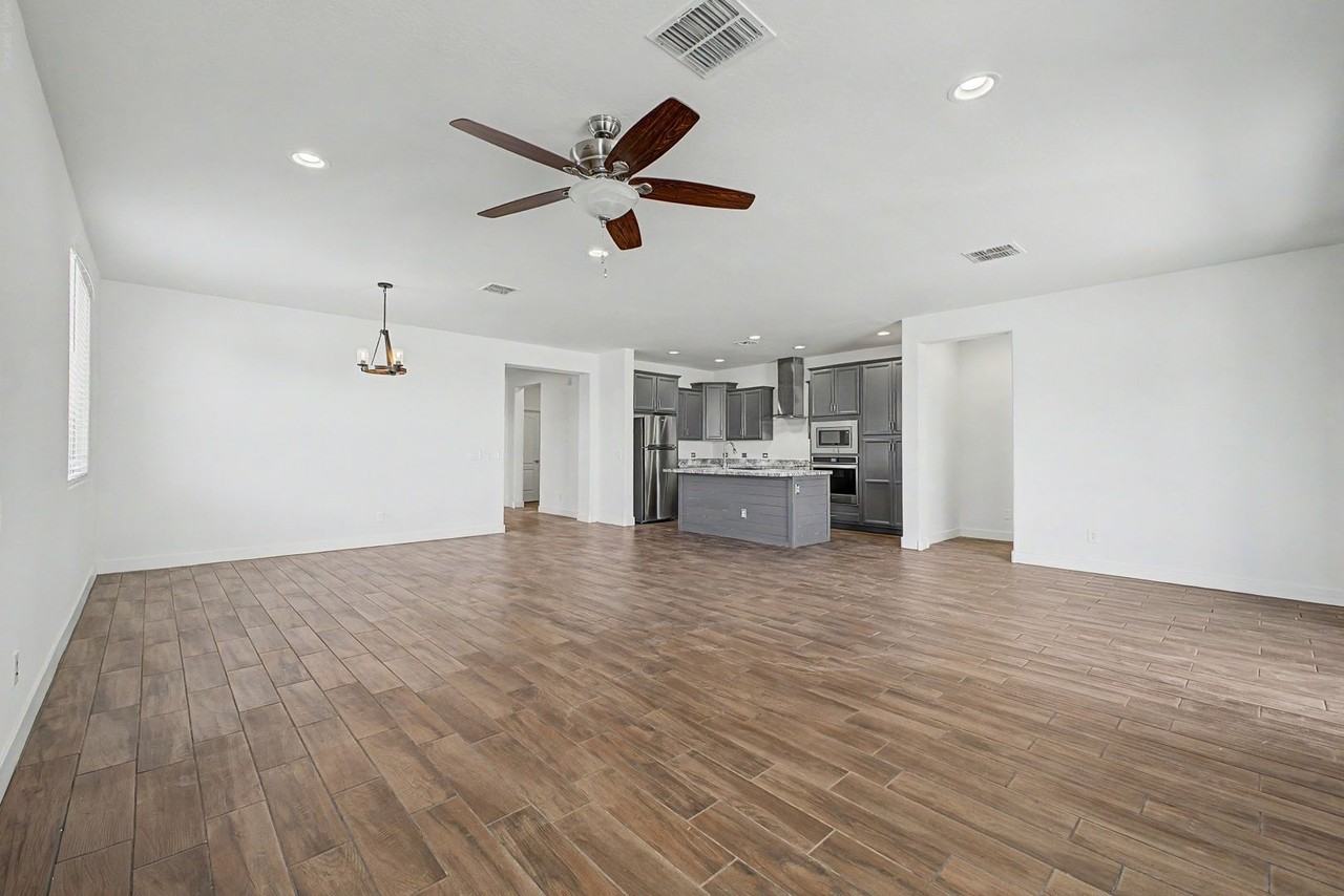 18222 W Via Montoya Dr - Photo 5 of 40