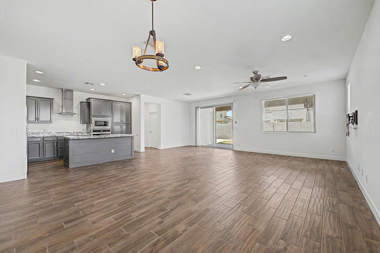 18222 W Via Montoya Dr - Photo 6 of 40
