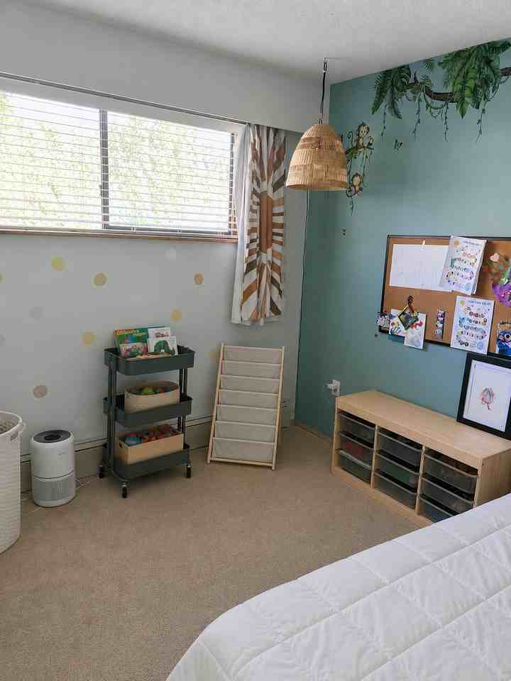 425 Decaire Street - Photo 4 of 9