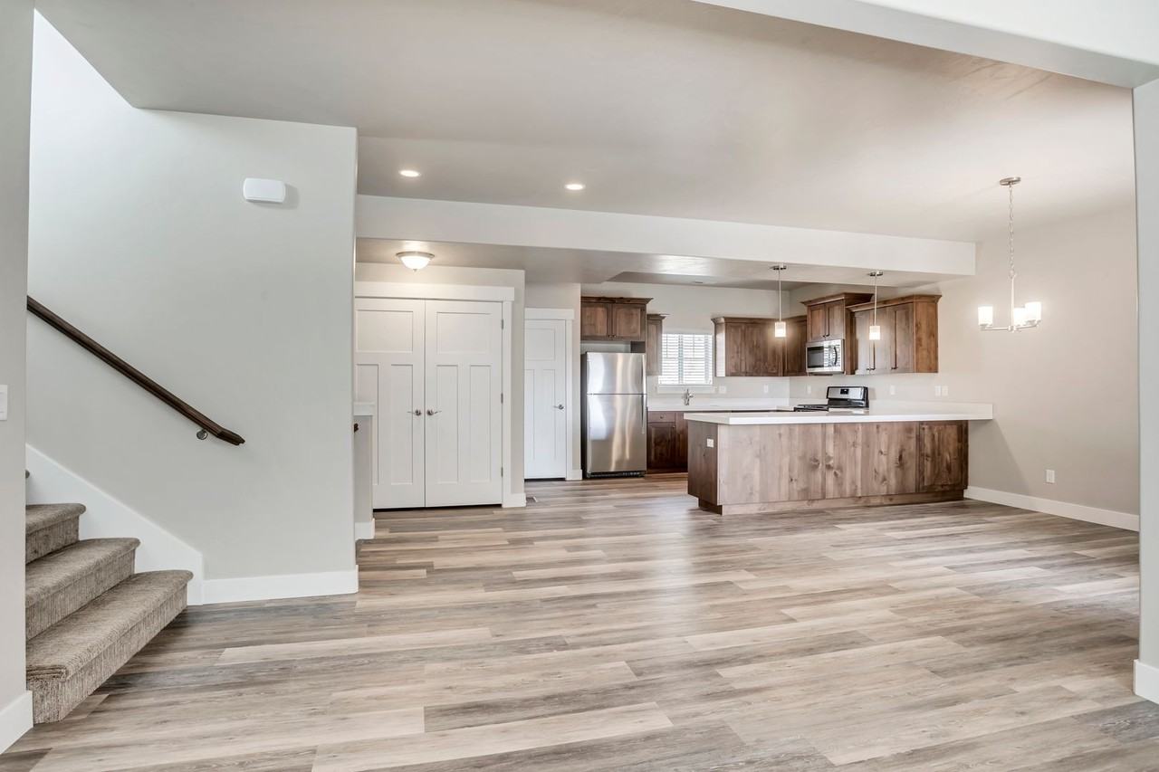 1683 E Aspen Loop - Photo 2 of 16