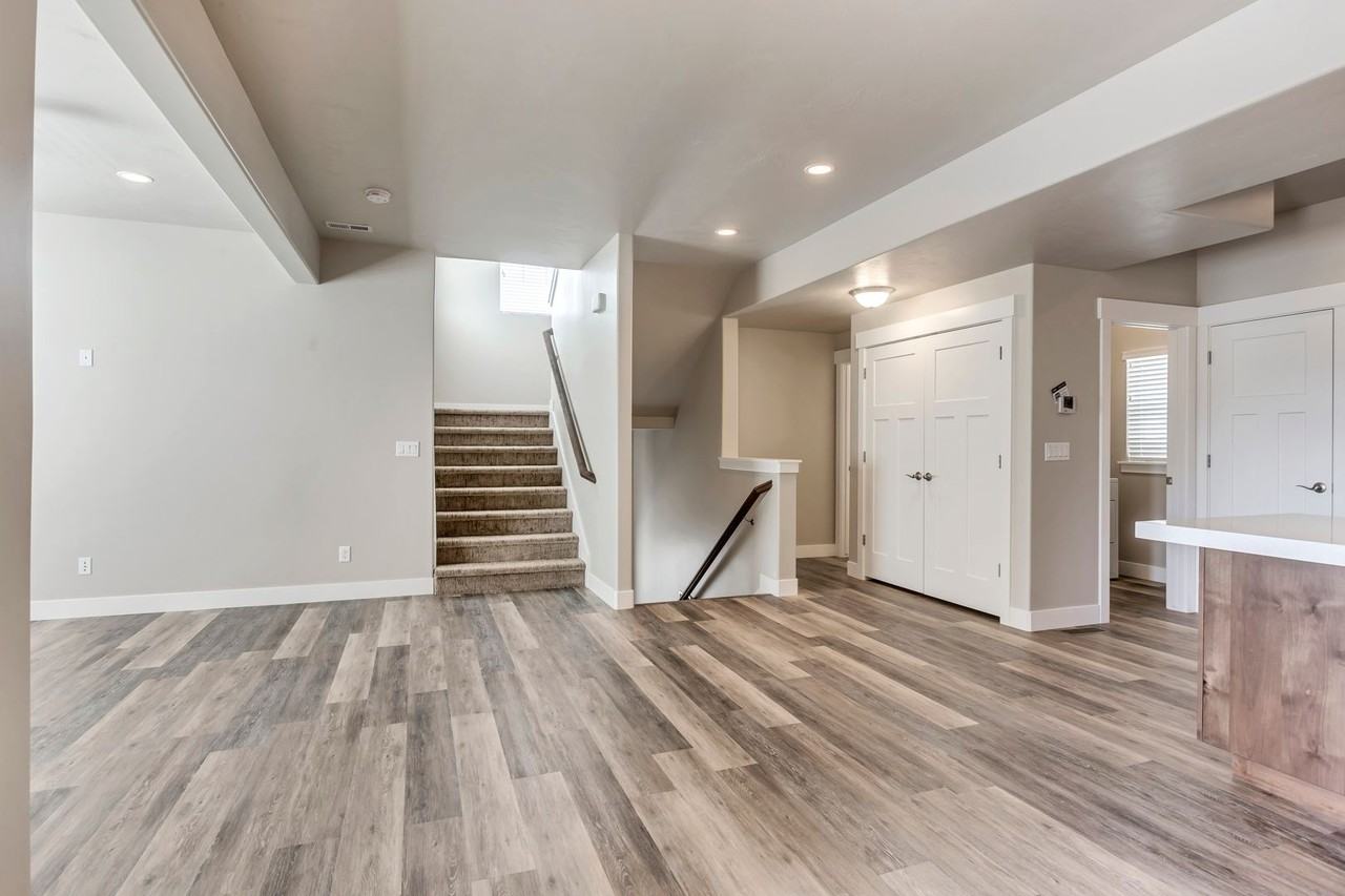 1683 E Aspen Loop - Photo 4 of 16