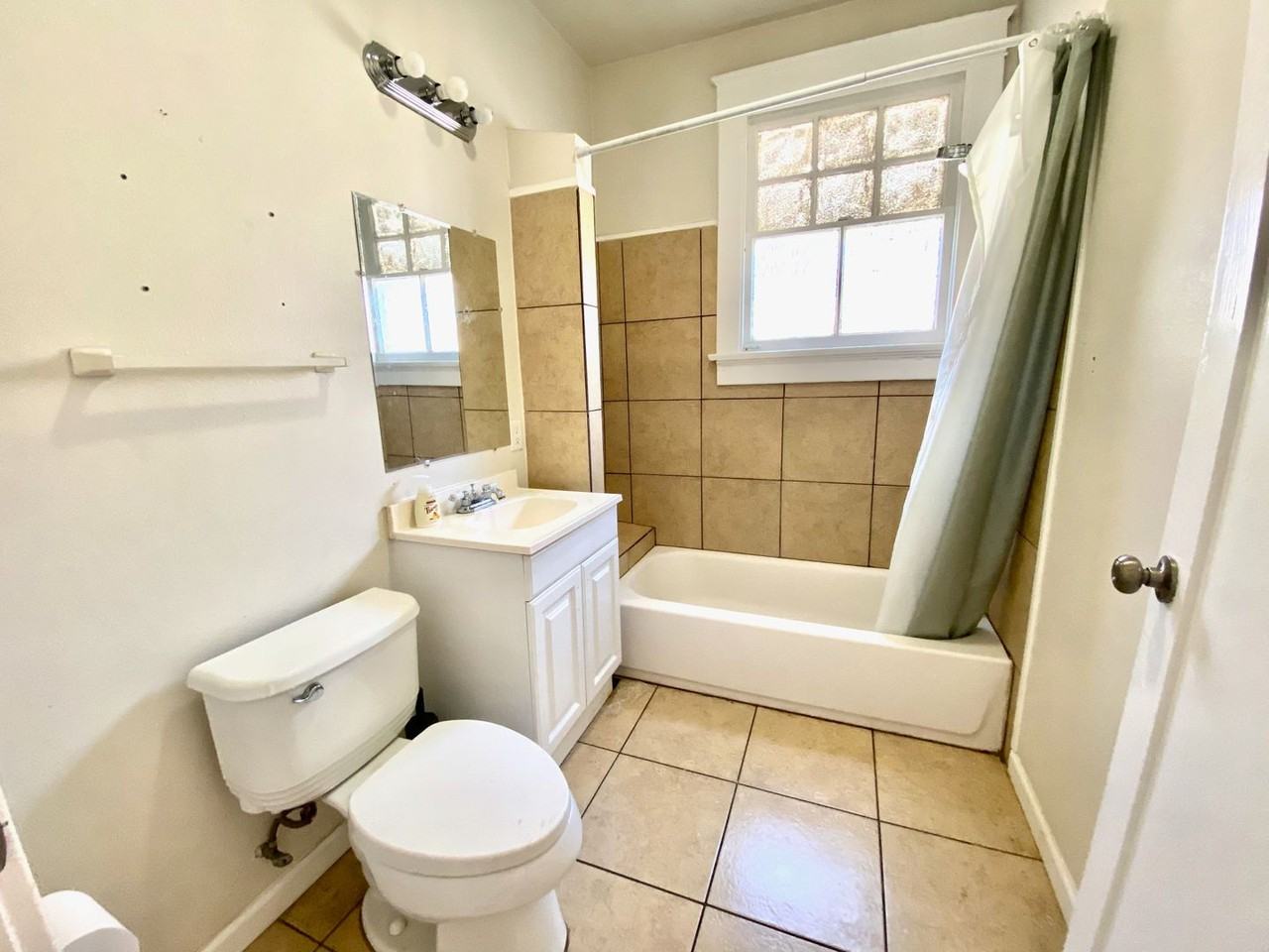 4909-4911 4909-4911 Laurel  - 4909 #A - Photo 7 of 8