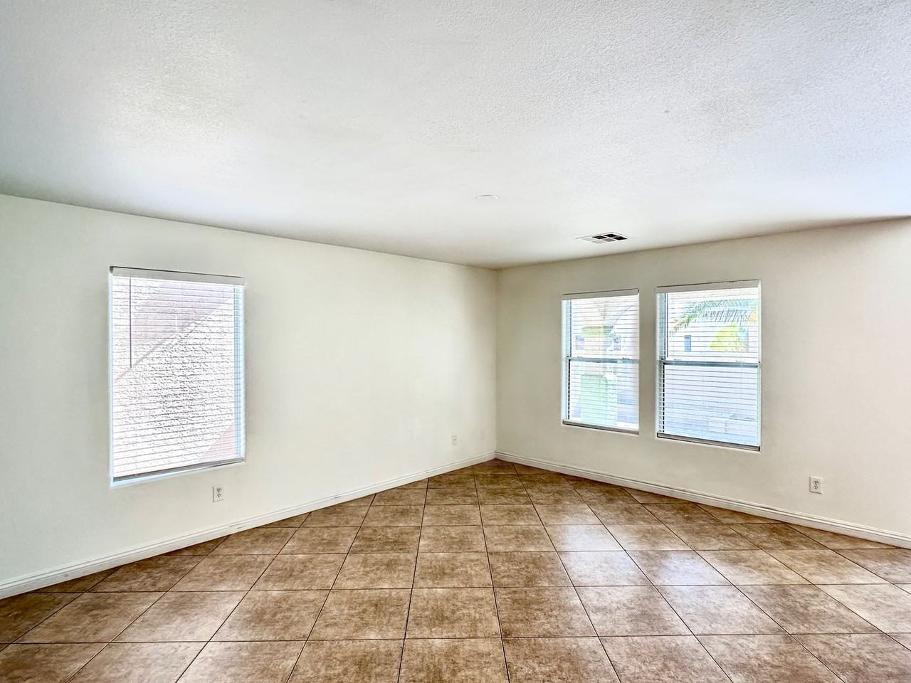11588 Vesuvio Ct - Photo 7 of 25