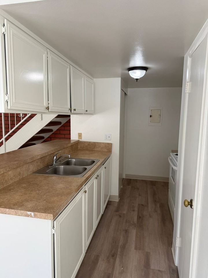 752 W Hemlock St - Photo 6 of 15