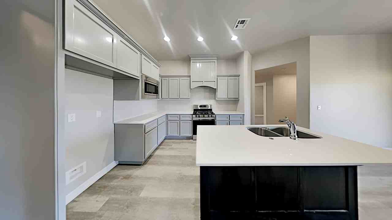 9412 Nw 86th St - Photo 6 of 20
