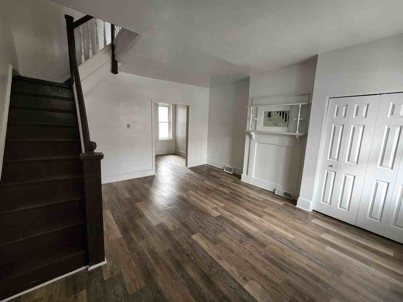 834 E 17th St - Photo 3 of 13