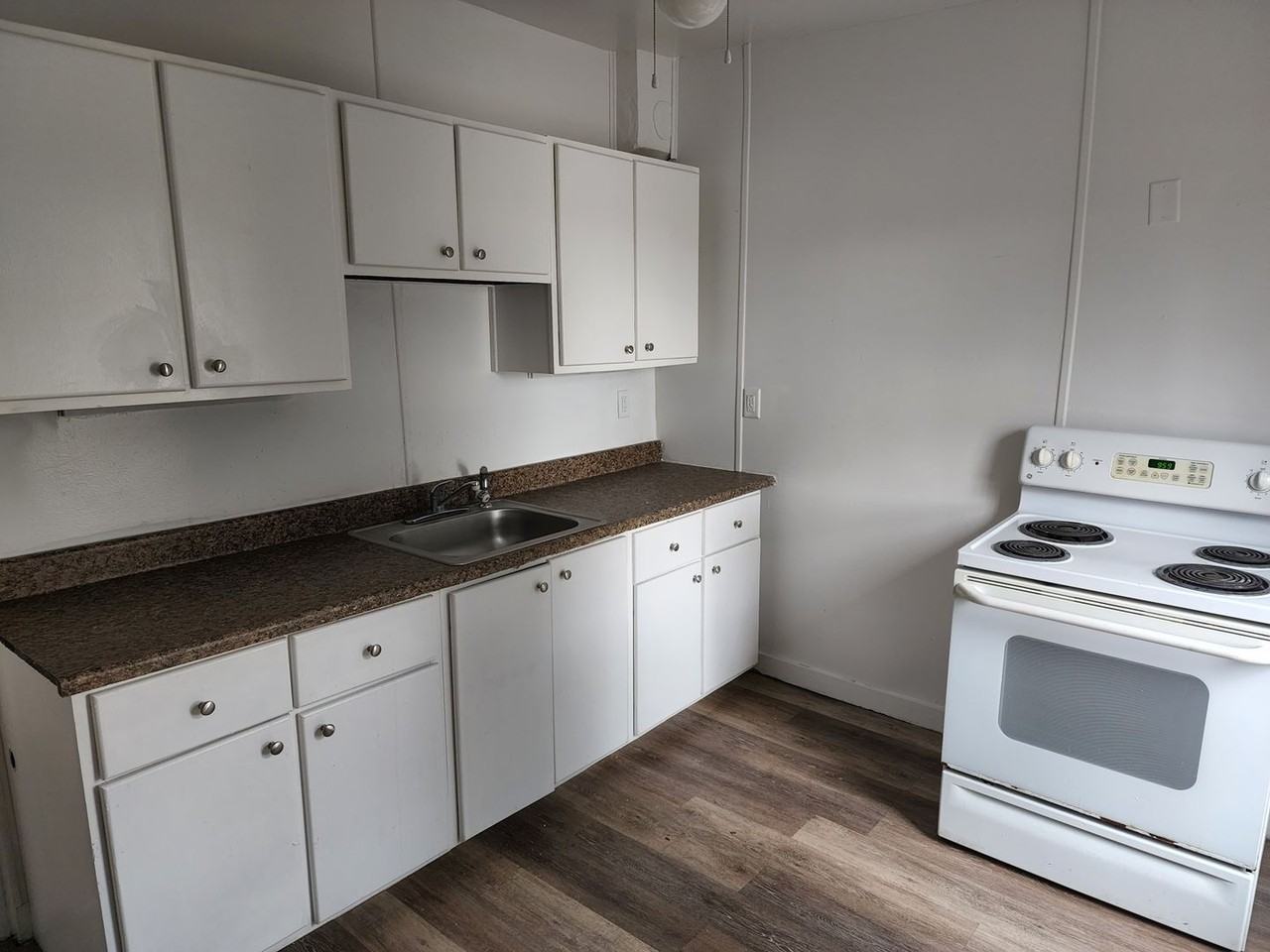 834 E 17th St - Photo 7 of 13