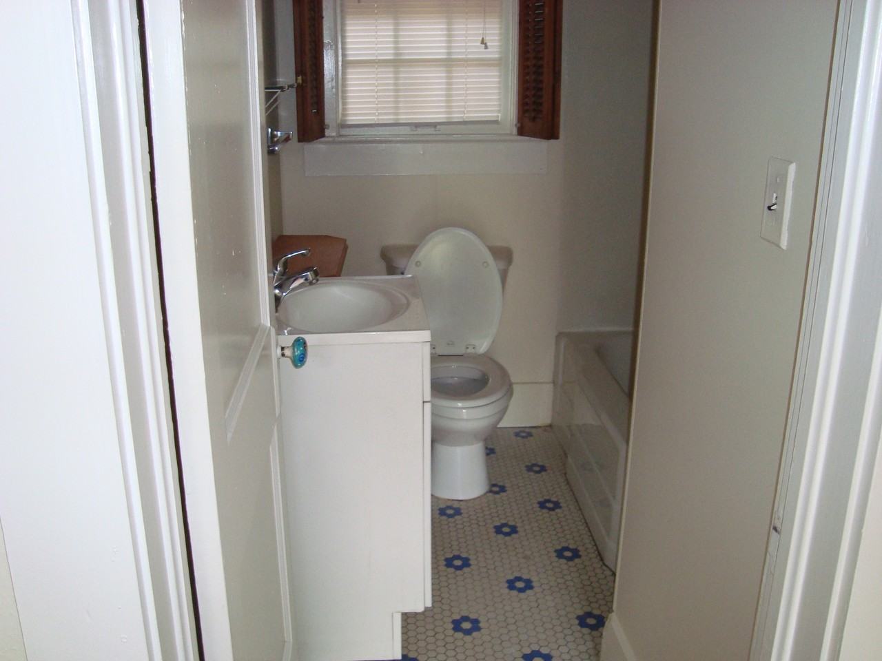 105 N Meridian St - Photo 6 of 8