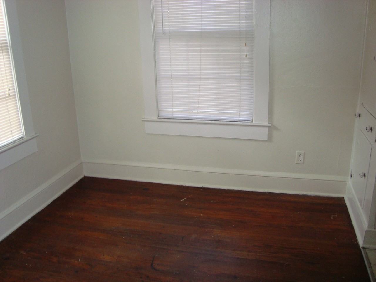105 N Meridian St - Photo 7 of 8