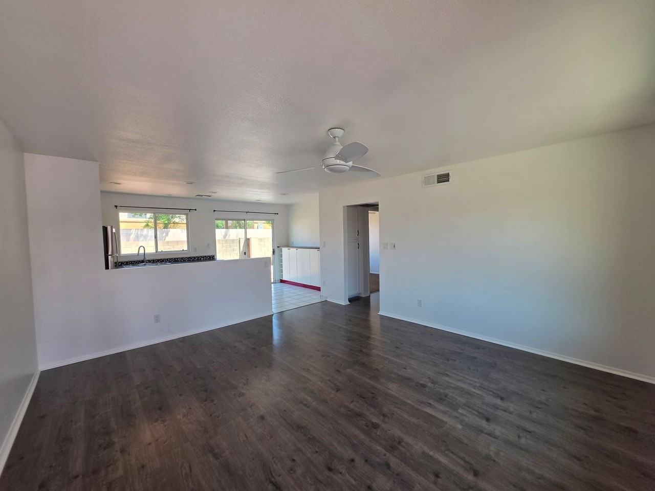 1506 E Palmdale Dr - Photo 3 of 31