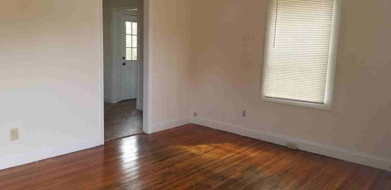 501 Moncure Ave - Photo 3 of 5