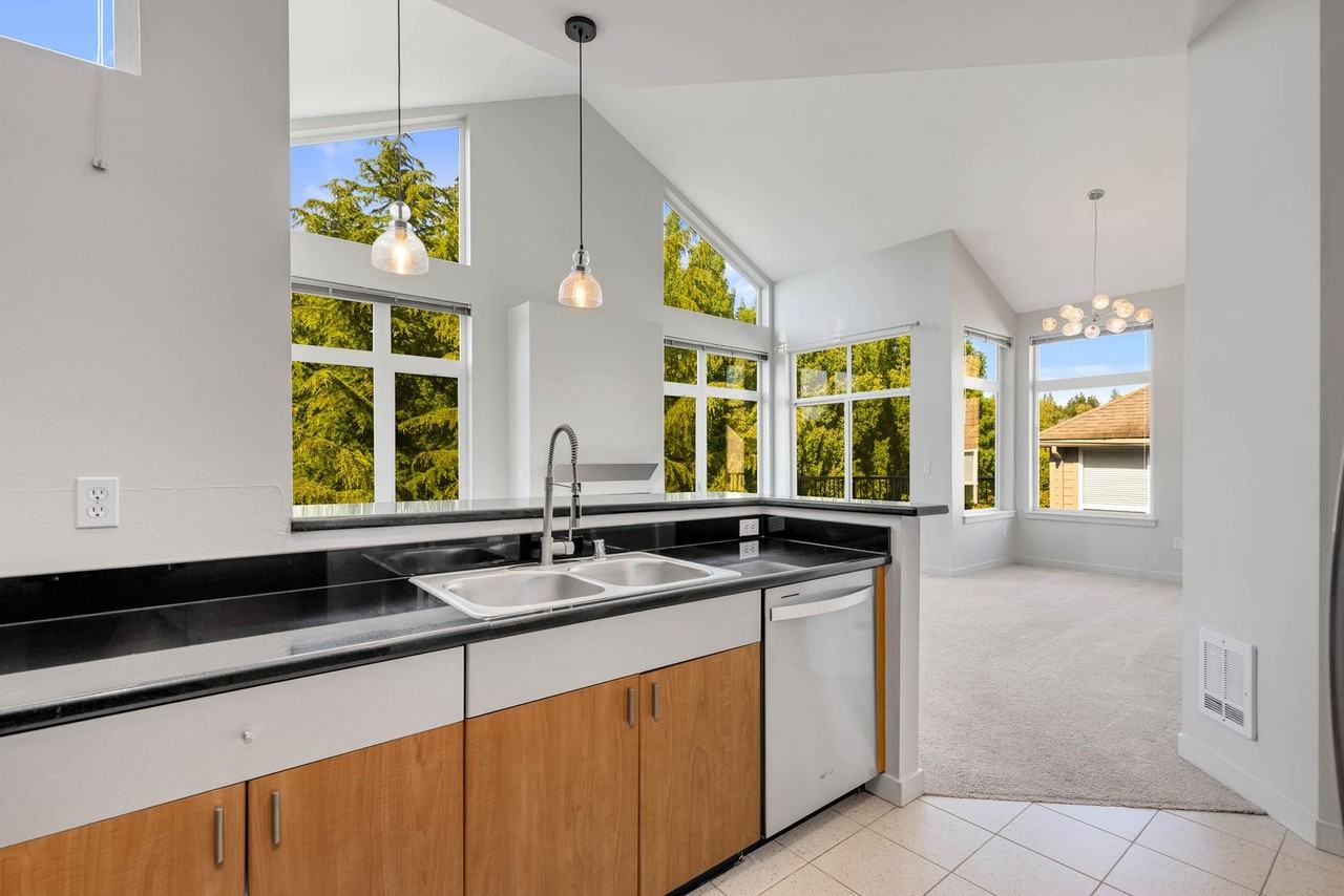 521 7th Ave - Photo 5 of 17