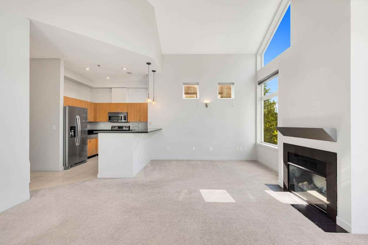 521 7th Ave - Photo 7 of 17