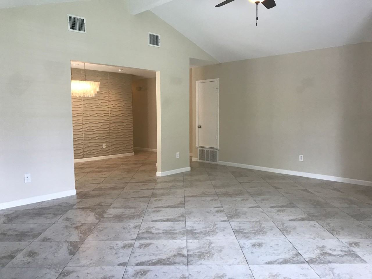 11638 Parkfield Dr - Photo 4 of 24
