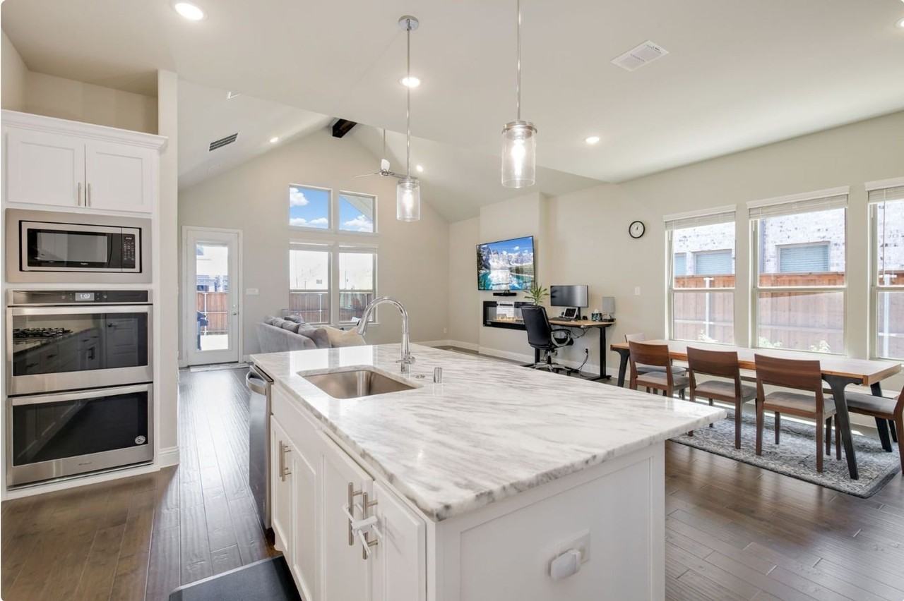 6842 Gavin Dr - Photo 3 of 40