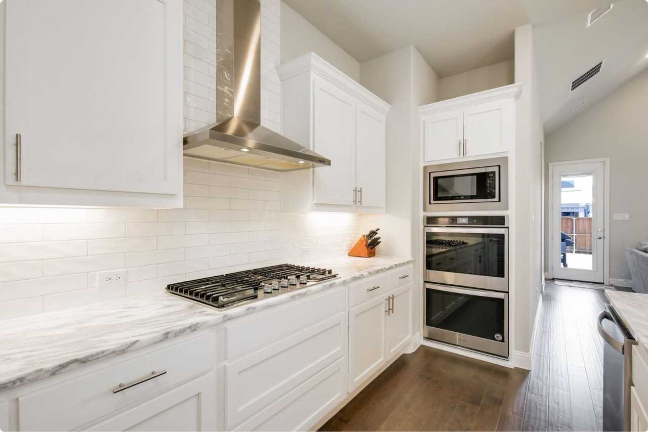 6842 Gavin Dr - Photo 4 of 40