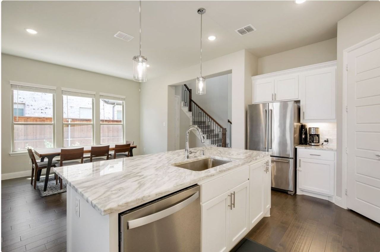 6842 Gavin Dr - Photo 5 of 40