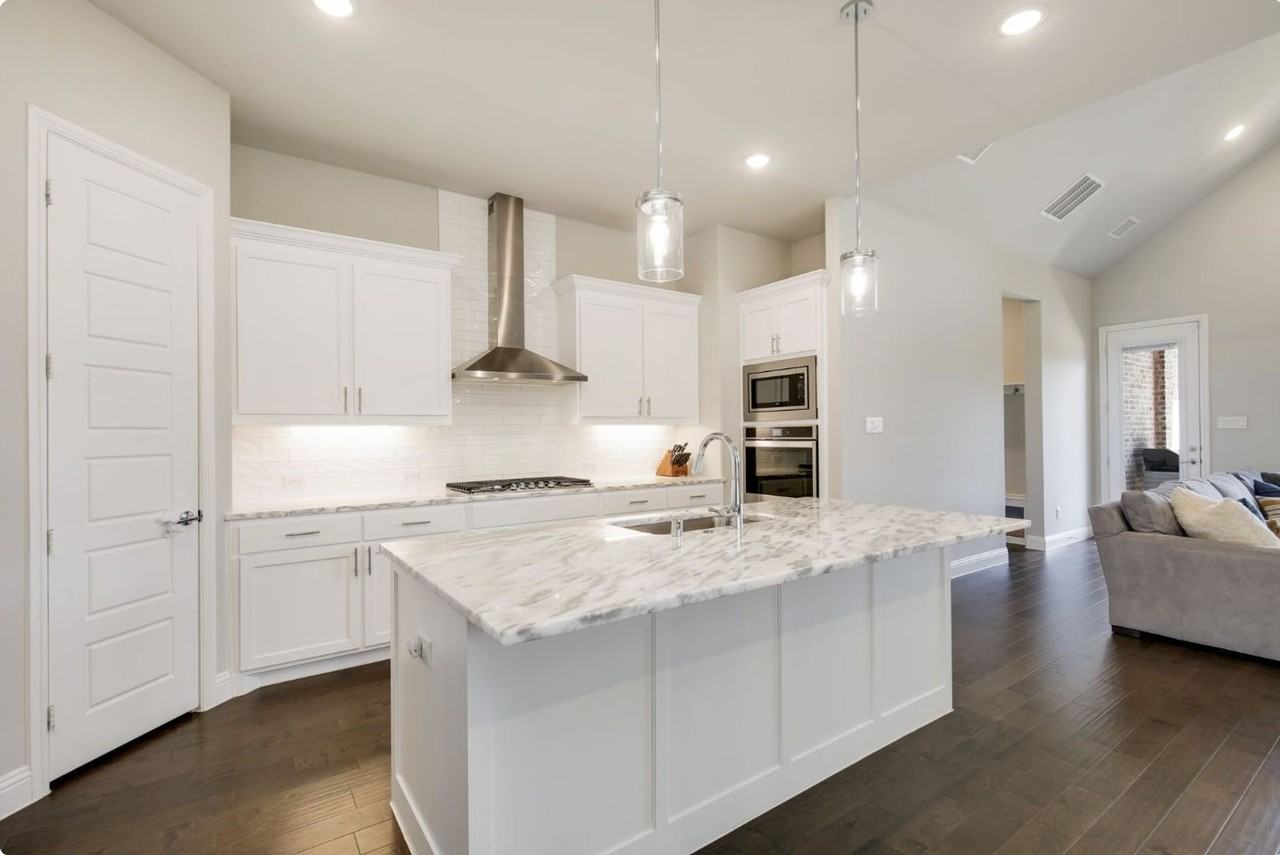 6842 Gavin Dr - Photo 6 of 40