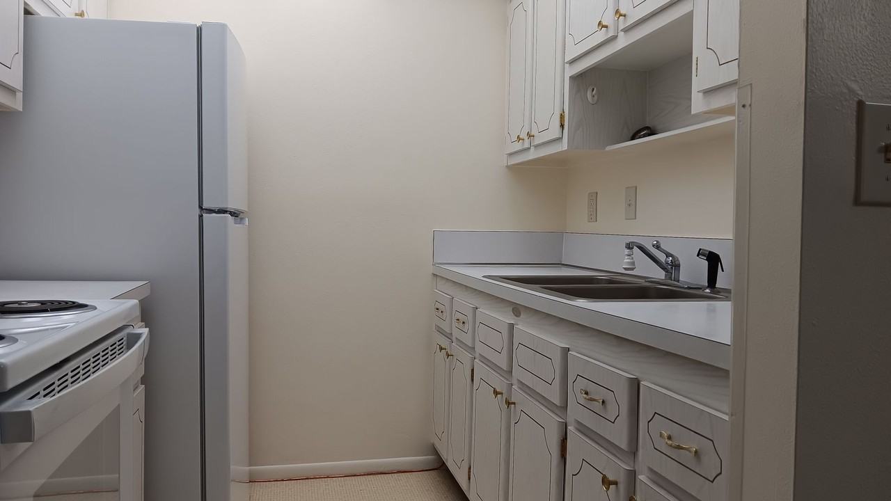 327 34th Ave N - Photo 4 of 14