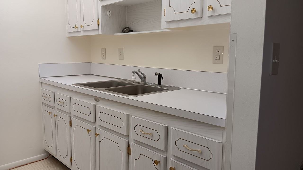 327 34th Ave N - Photo 5 of 14