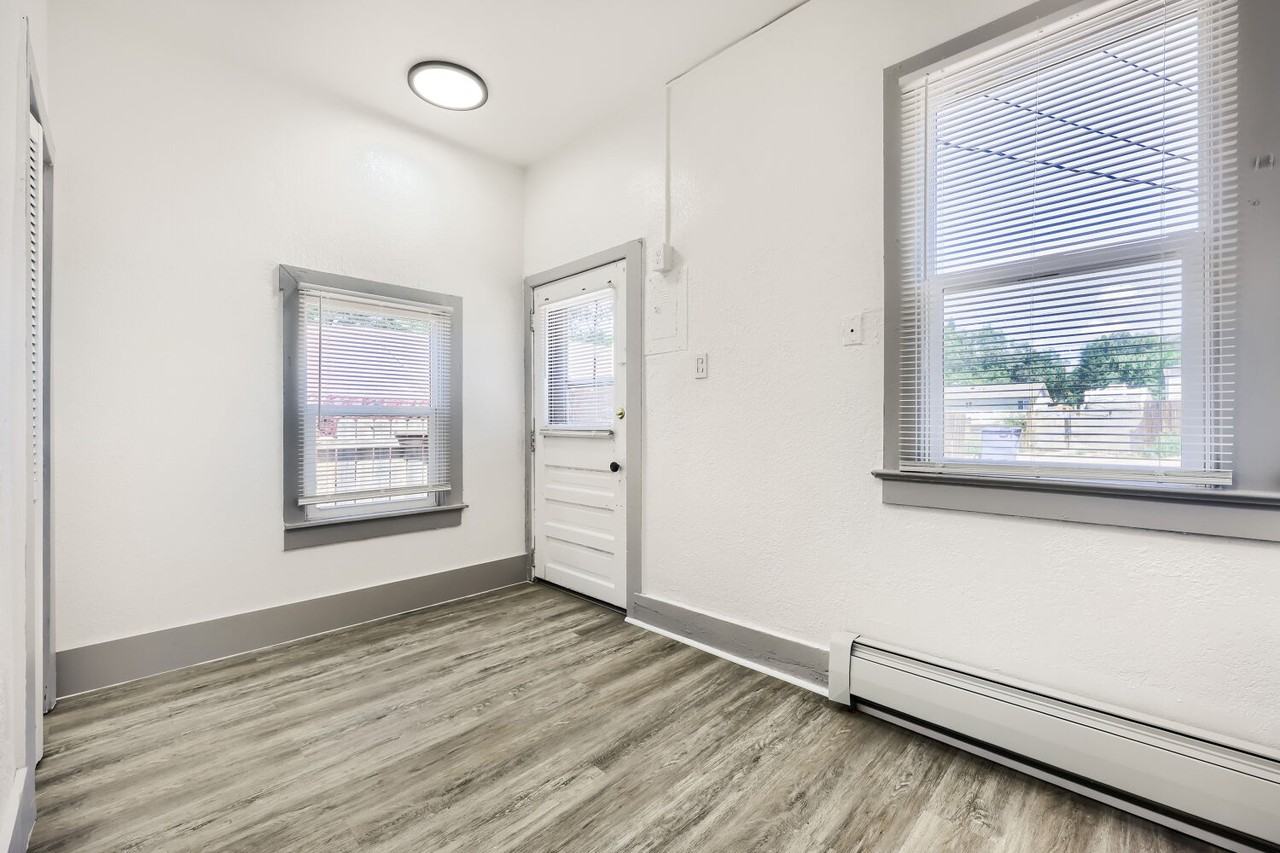 2440 East Willamette Avenue - 1Unit 3 #1 - Photo 2 of 15