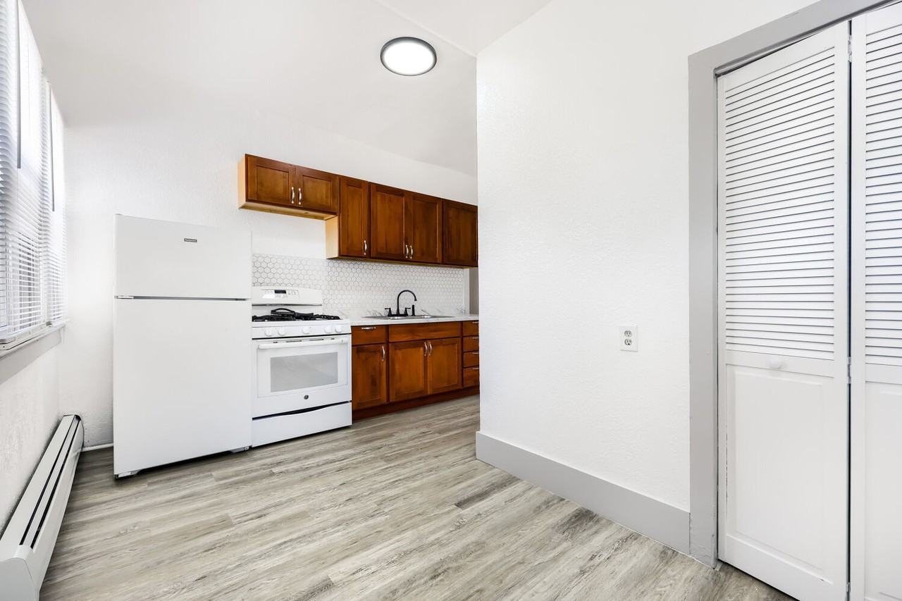 2440 East Willamette Avenue - 1Unit 3 #1 - Photo 3 of 15