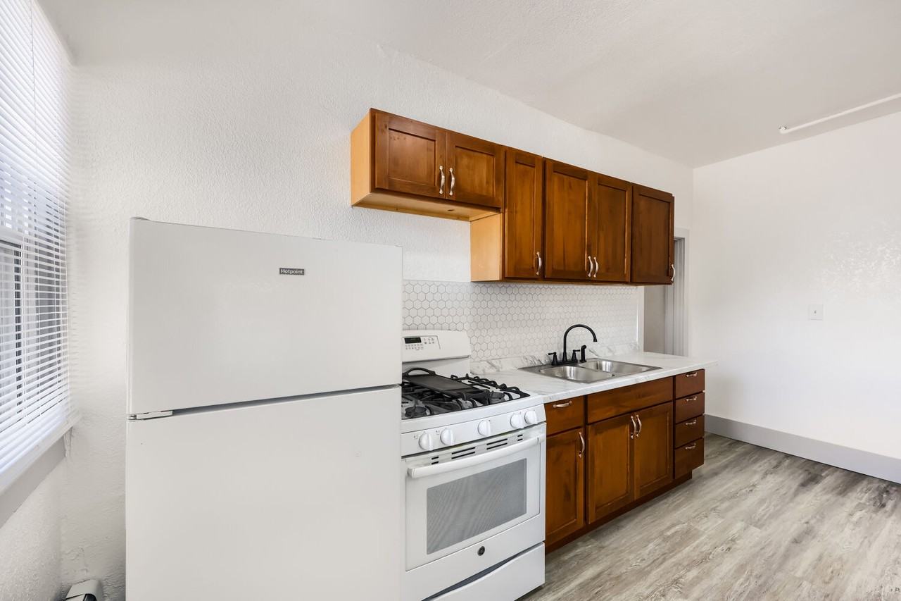 2440 East Willamette Avenue - 1Unit 3 #1 - Photo 4 of 15
