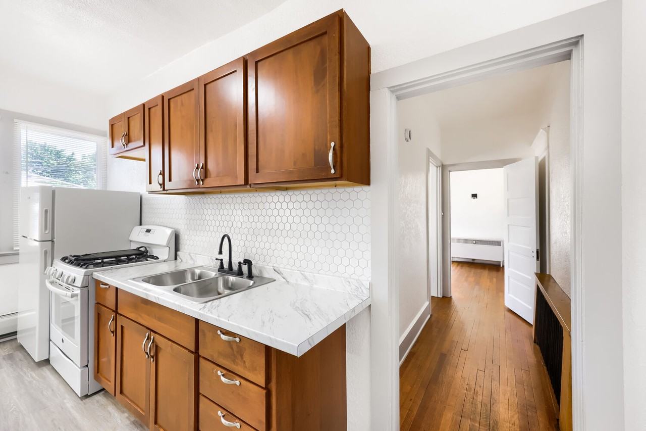 2440 East Willamette Avenue - 1Unit 3 #1 - Photo 5 of 15
