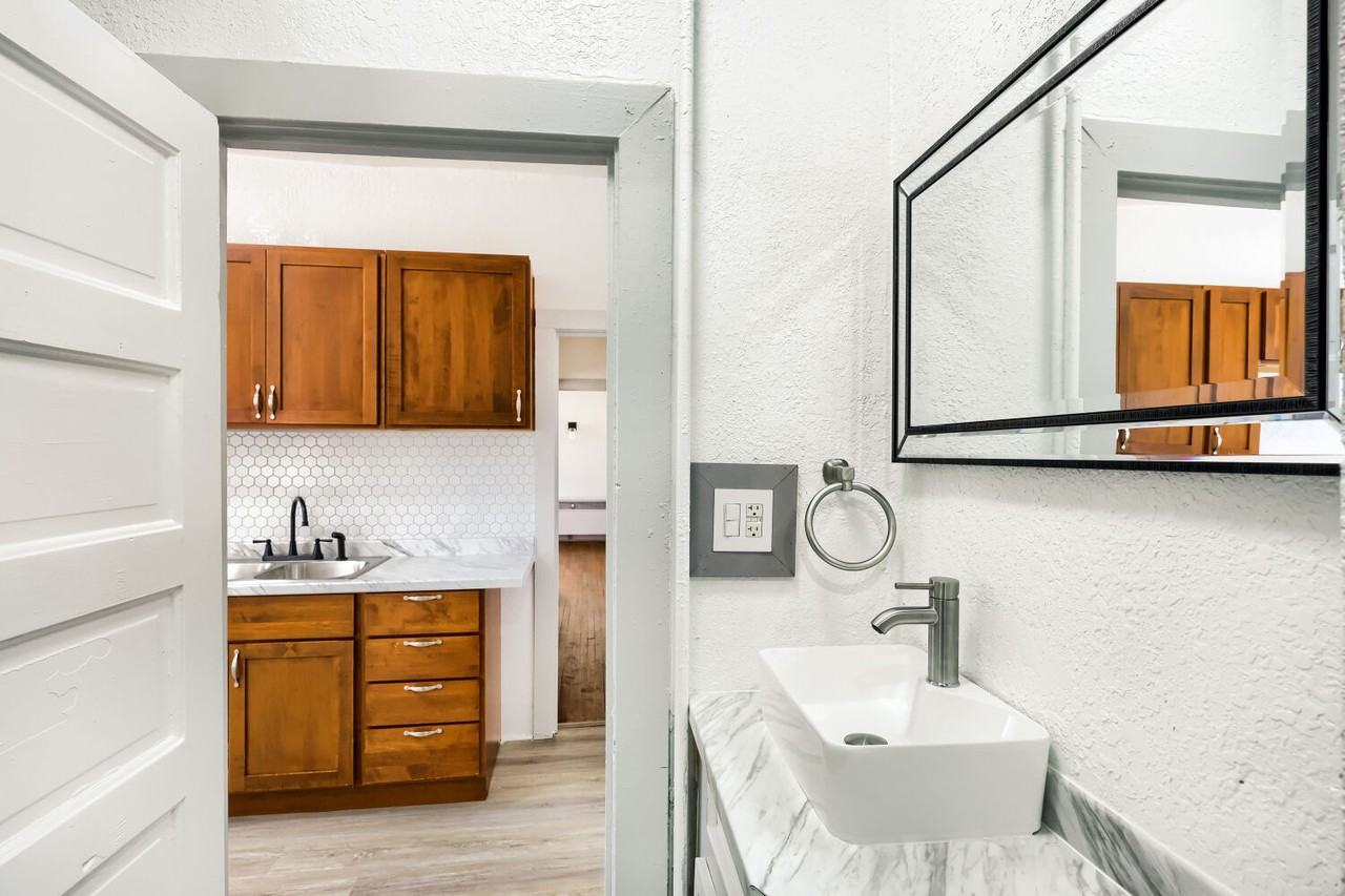 2440 East Willamette Avenue - 1Unit 3 #1 - Photo 6 of 15