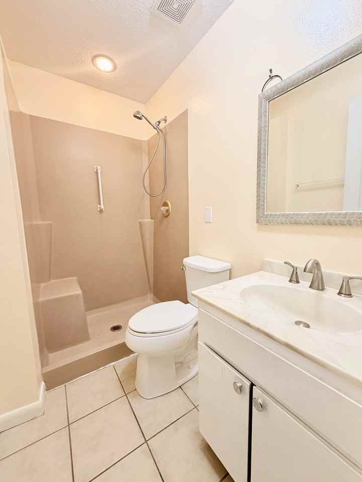 41 12th St #1 - Photo 4 of 12