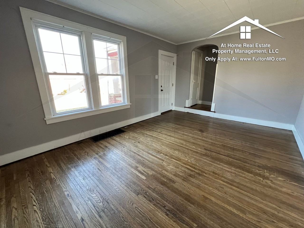 837 Nichols St - Photo 2 of 24