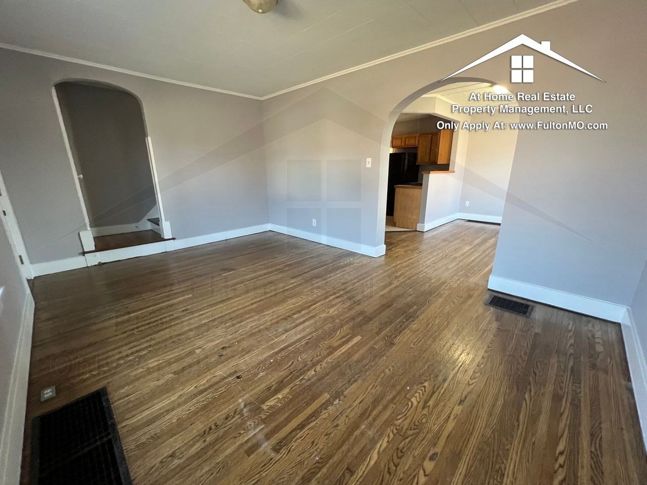 837 Nichols St - Photo 3 of 24